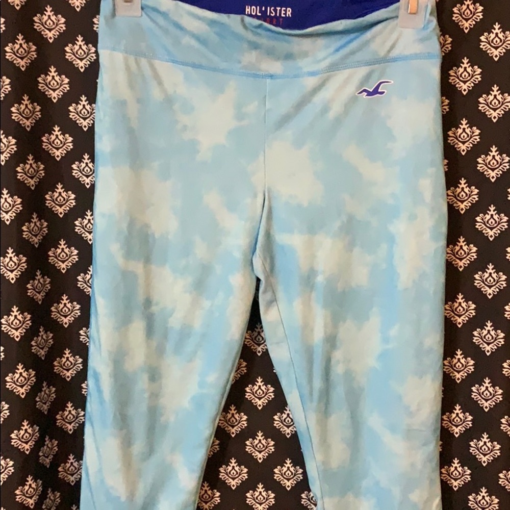 Sky leggings.